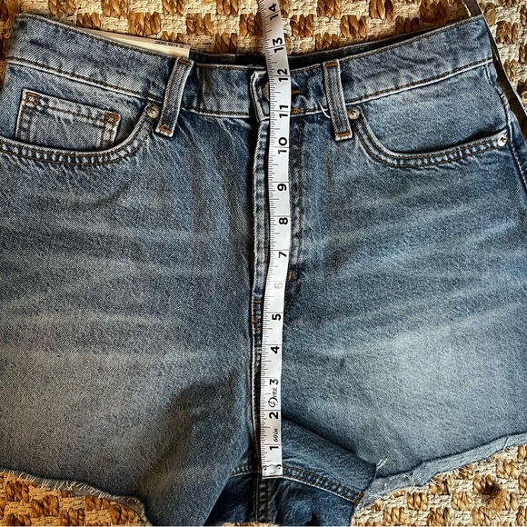 BDG A-Line Cutoff Denim Short, Size 28 - Picture 5 of 7